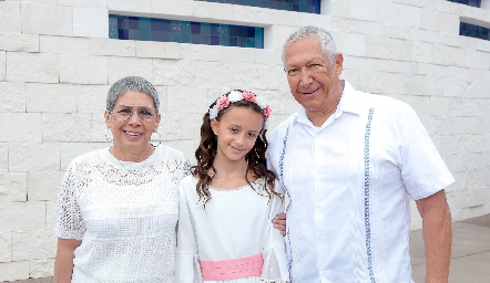  Laura Treviño, Ana Victoria Pedroza y José Treviño.