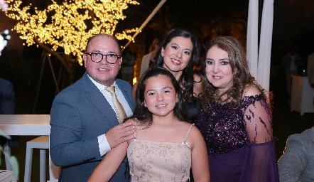  Homero de León, Georgina Castillo, Isa de León y Patricia González.