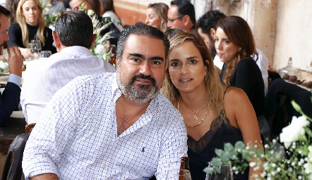  Juan José Leos y Patricia Estrada.