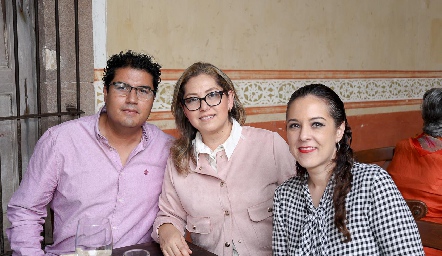  Alejandro Sánchez, July Morales y Marcela Gutiérrez.