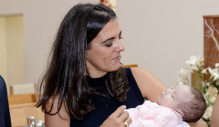  Daniela Rivero con su sobrina Bárbara Kasis.