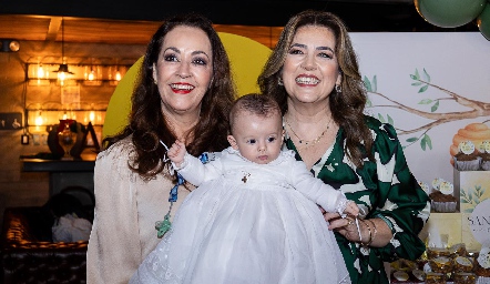  Silvia Medrano y Kinkis Galán con Santiago.