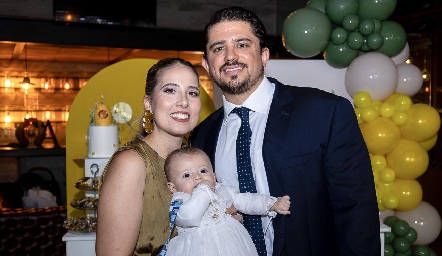  Cristina Kasis y Manuel Mora con su hijo Santiago.