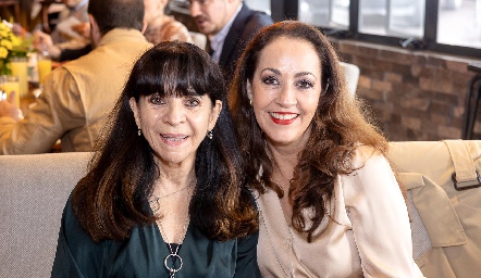  Patricia y Silvia.