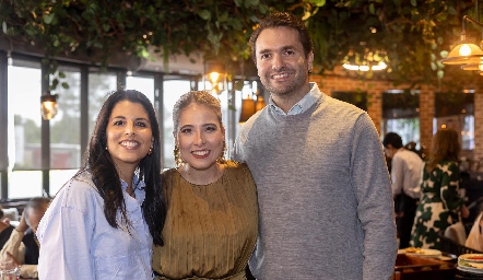  Lucía González, Cris Kasis y Ricardo Espinosa.