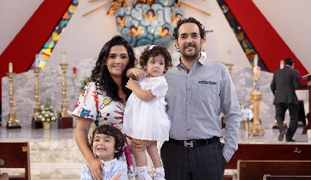  María José Velázquez y Ángel Mario Valdés con sus hijos Gastón y Pastora.