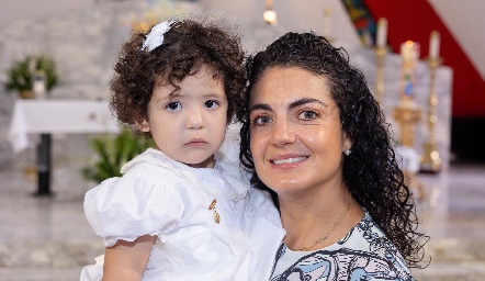  Ana Sofía Velázquez con su sobrina Pastora.