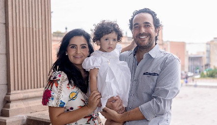  María José Velázquez y Ángel Mario Valdés con su hija Pastora.