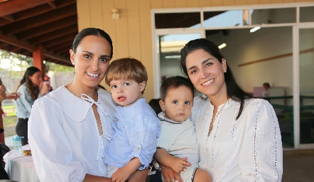  Natalia Leal, Juan Manuel Zárate, Jerónimo y Daniela González.