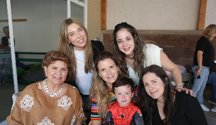  Maru Celis, Veida Villarreal, Paola Celis, Paolo Lizaola, Adriana Ramón y Daniela Villaseñor.