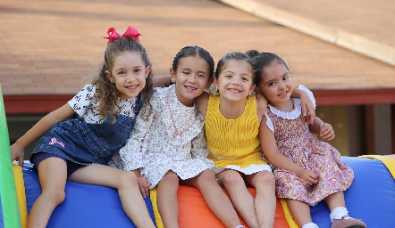  Camila, Dani, Victoria y Cayetana.