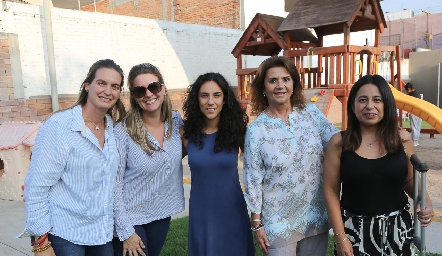  Hanni Abud, Lili Abud, Irasema Abud, Irasema Medellín y Tere Romero.