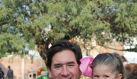  Fernando Abud con su hija Eugenia Abud.