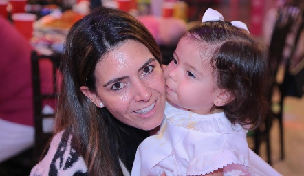  Gaby Labastida con su sobrina Ana Victoria Labastida.