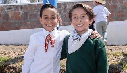  Mateo y César.