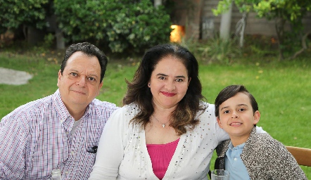  José Córdoba, Carolina de Alba y Alonso Córdoba.