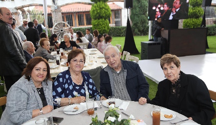  Graciela de Alba, Graciela Figueroa, Eduardo de Alba e Isabel de Alba.