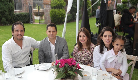  Arturo Enríquez, Enrique Garza, Montse Gallegos, Ximena Güemes y Camila Enríquez.