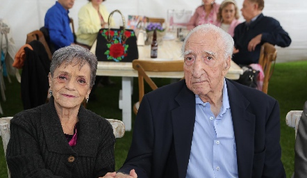  Gaby Esnobeira y Alfonso César.