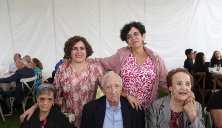  Gaby Esnobeira, Patricia Bravo, Alfonso César, Gabriela Bravo y Armida Zaldívar.