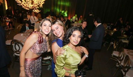  Mariana Zapata, Giovana Sotello y Arantza Ramírez.