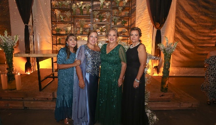  Gaby Enríquez, Adriana Enríquez, Licha Enríquez y Lula Enríquez.