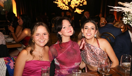  Eloise, Danaé y Mariana.