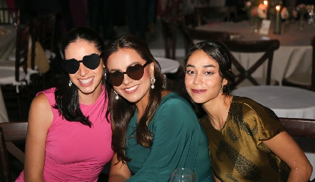  Daniela Yáñez, María y Sarahí Herrera.