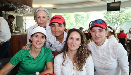  Paulina Vivanco, Paty del Peral, Lorena Torres, Erika Von Der Meden y Claudia Díaz Infante.