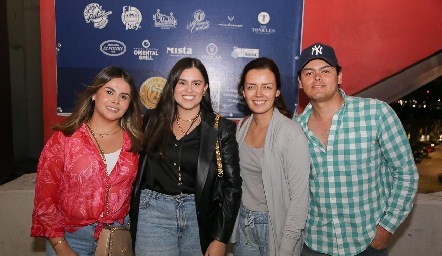  Andrea Nava, Cassandra Nava, Ana Paula Nava y Alejandro Contreras.