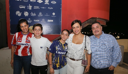  Zaira Rivera, Oscar Rodríguez, Valentina Rodríguez, María Delgadillo y Óscar Rodríguez.