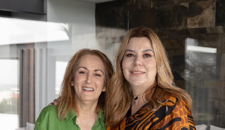  Laura del Pozo y Gaby Lozano.