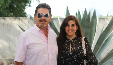  Dagoberto Castillo y Vera Villarreal.