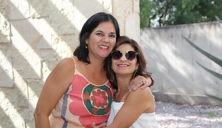  Cinthia Sánchez y Lucía Escobedo.