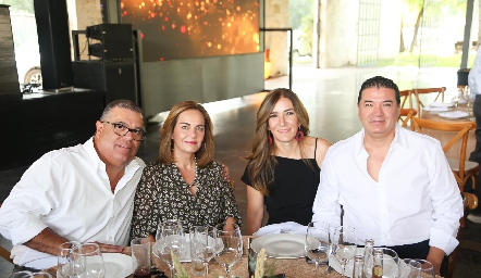  Carlos Esparza, Patricia González, Martha Bremea y Andrés Amparán.