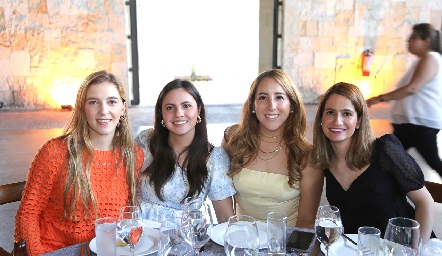  Paulina Martínez, Marisol Cabrera, Diana Olvera y Mónica Medlich.