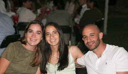  María Meade, Valentina Gameros y Francisco Maza.