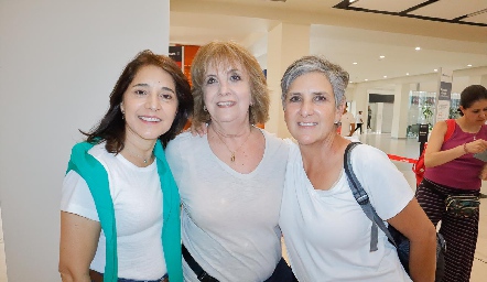  Rebeca Córdova, Patricia Mendizábal y Denisse Coulón.