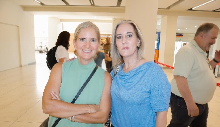  Ivette Coulon y Ximena Ocejo.