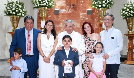  Rafael Martínez, Claudia Tovar, Ana Fernanda Tovar, Padre Carlos Medina, Javier Gutiérrez, Mateo Martínez, Rafael Martínez y Ana Begoña Gutiérrez.