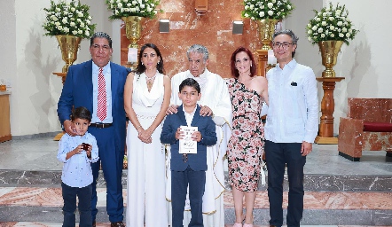 Rafael Martínez, Claudia Tovar, Padre Carlos Medina, Ana Fernanda Tovar, Javier Gutiérrez, Mateo Martínez, Rafael Martínez y Ana Begoña Gutiérrez.