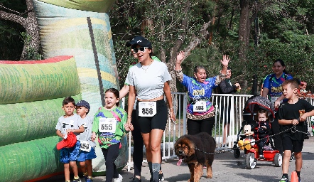  Corriendo en familia.