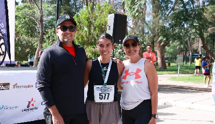  Javier Algara, Isabela Algara y Martha Morales.