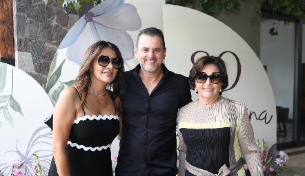  María Suárez, Ray y Magdalena de la Garza.