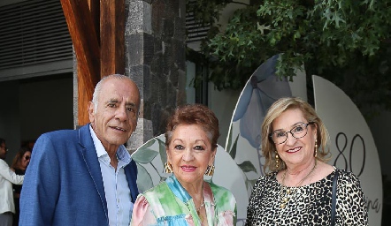  Eduardo Anaya, Dalila Urbina y Alicia Urbina.