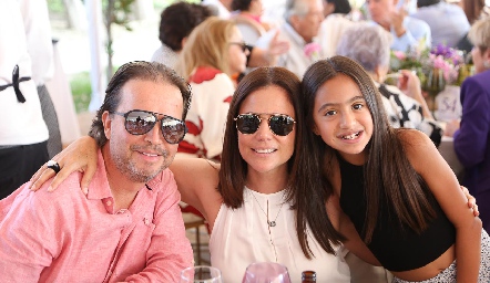  Roberto Mercado, Maga Nieto y Marina Córdova.