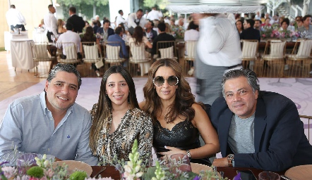  Adrián de los Santos, Tania de los Santos, Fernando de los Santo y Pilar Martínez .