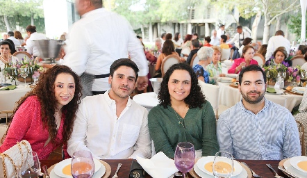  Claudia Pérez, Alejandro Narváez, Renata Autrique y Adrián Morales.