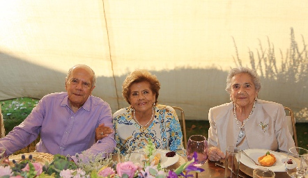  Héctor Anaya, Isabel Anaya y Margarita Anaya.