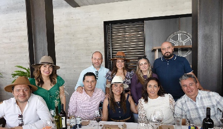  Héctor, Gema, Raúl Romero, Perla Díaz, Marcela Leal, Yamilé Lara, Hugo Coronado, Luz Hernández y Heriberto Cigarra.